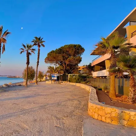 - 100 M - - Free Parking *