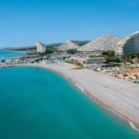 Villa - 100 M - - Free Parking