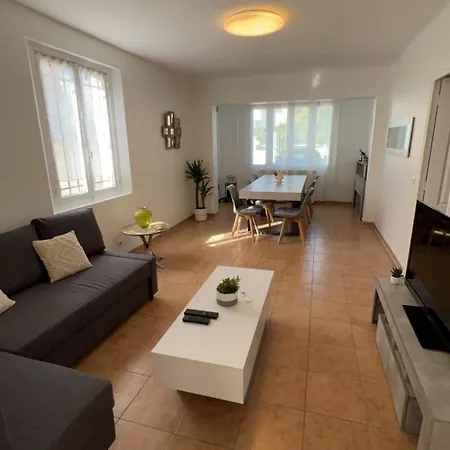 Villa - 100 M - - Free Parking *