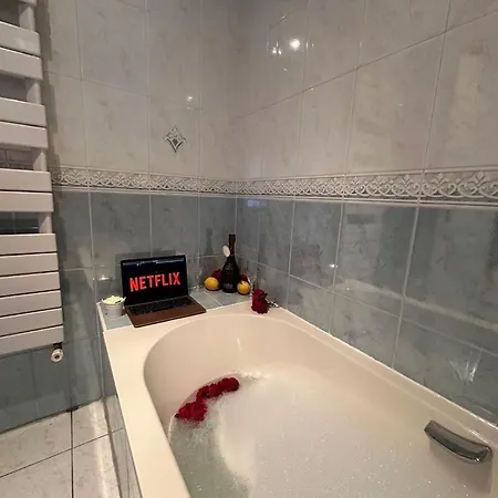 - 100 M - - Free Parking Villeneuve-Loubet